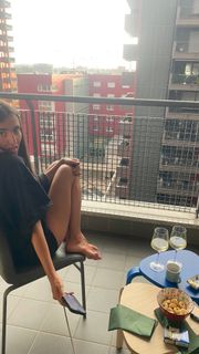 Joan Thiele feet photo 1