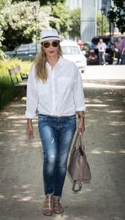 Joanna Brodzik feet photo 6