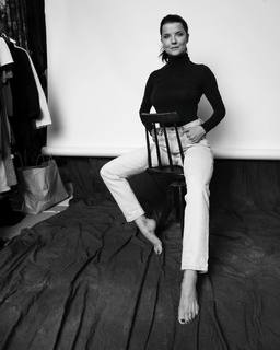 Joanna Jablczynska feet photo thumbnail