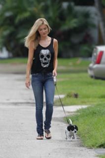 Joanna Krupa feet photo thumbnail