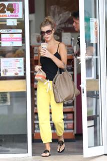 Joanna Krupa feet photo thumbnail