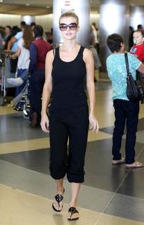 Joanna Krupa feet photo thumbnail