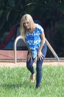 Joanna Krupa feet photo thumbnail