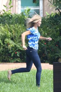 Joanna Krupa feet photo thumbnail