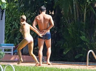 Joanna Krupa feet photo thumbnail