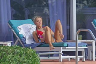 Joanna Krupa feet photo thumbnail