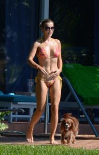 Joanna Krupa feet photo thumbnail