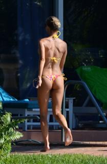 Joanna Krupa feet photo thumbnail