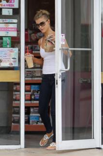 Joanna Krupa feet photo thumbnail