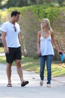 Joanna Krupa feet photo thumbnail