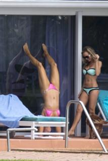 Joanna Krupa feet photo thumbnail