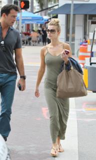 Joanna Krupa feet photo thumbnail