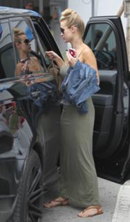 Joanna Krupa feet photo thumbnail