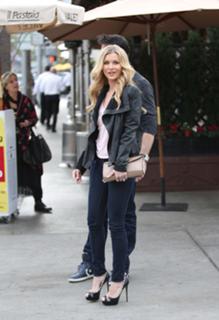 Joanna Krupa feet photo thumbnail