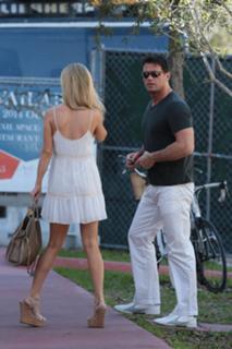 Joanna Krupa feet photo thumbnail