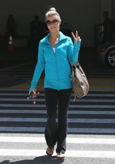 Joanna Krupa feet photo thumbnail