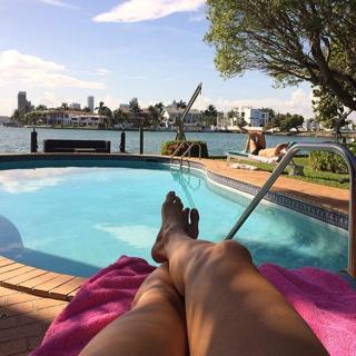 Joanna Krupa feet photo thumbnail