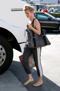 Joanna Krupa feet photo thumbnail