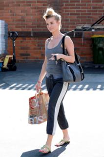 Joanna Krupa feet photo thumbnail