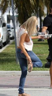 Joanna Krupa feet photo thumbnail