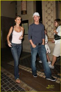Joanna Krupa feet photo thumbnail