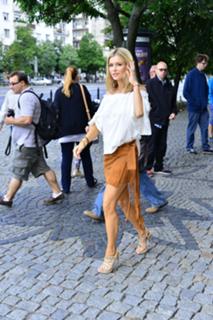 Joanna Krupa feet photo thumbnail