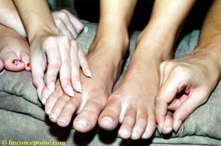 Joanna Krupa feet photo thumbnail