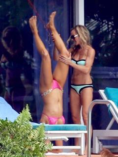 Joanna Krupa feet photo thumbnail