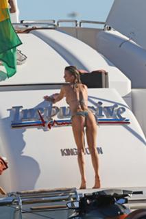 Joanna Krupa feet photo thumbnail