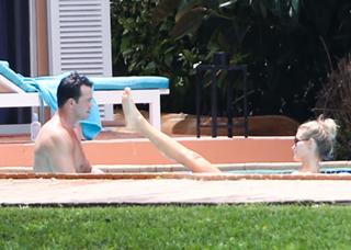 Joanna Krupa feet photo thumbnail