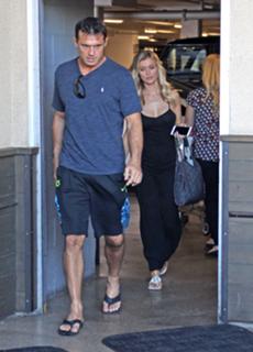 Joanna Krupa feet photo thumbnail