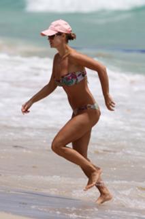 Joanna Krupa feet photo thumbnail
