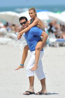 Joanna Krupa feet photo thumbnail