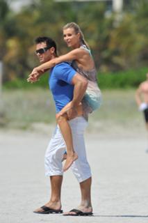 Joanna Krupa feet photo thumbnail