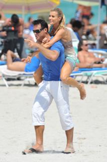 Joanna Krupa feet photo thumbnail