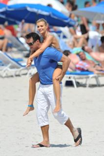 Joanna Krupa feet photo thumbnail