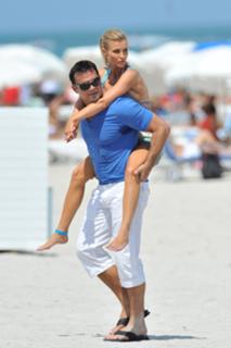Joanna Krupa feet photo thumbnail