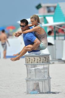 Joanna Krupa feet photo thumbnail