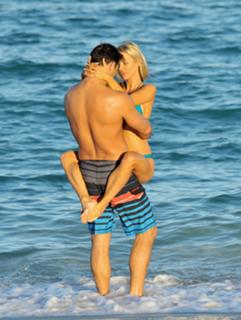 Joanna Krupa feet photo thumbnail