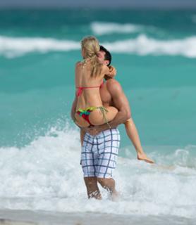 Joanna Krupa feet photo thumbnail