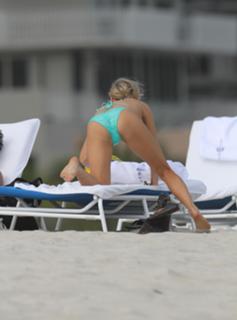 Joanna Krupa feet photo thumbnail
