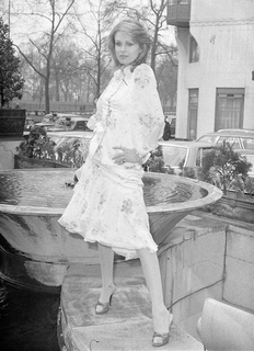 Joanna Lumley feet photo 3