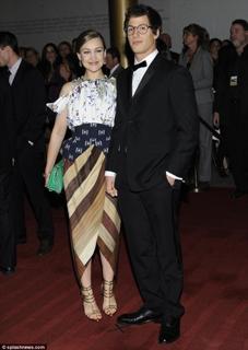 Joanna Newsom feet photo 8