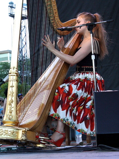 Joanna Newsom feet photo 16