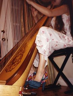 Joanna Newsom feet photo 1