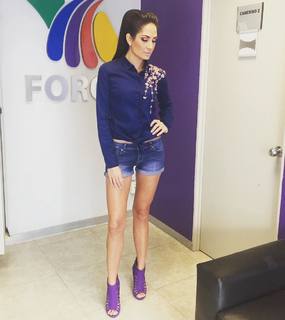 Joanna Vega-Biestro feet photo 2