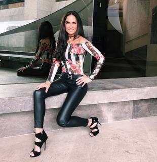 Joanna Vega-Biestro feet photo 2