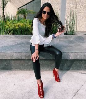 Joanna Vega-Biestro feet photo 9