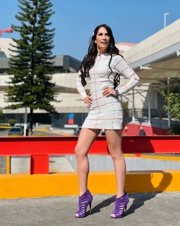Joanna Vega-Biestro feet photo 11