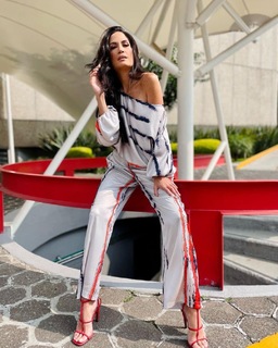 Joanna Vega-Biestro feet photo 2